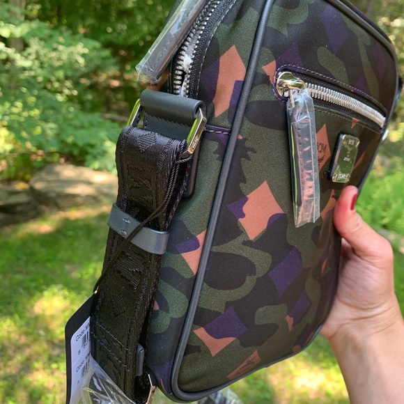 ⛔️SOlD⛔️Authentic MCM Nylon/Leather zip camo Crosb - Picture 3 of 13